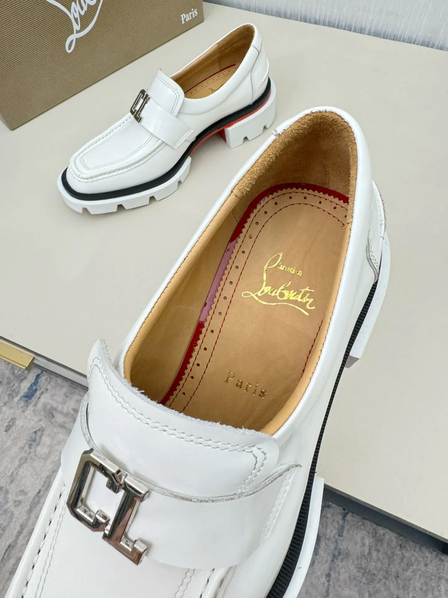[CL～High-end men’s red-soled shoes] Top P: 880💰. Size: 39-44 (38.45.46 can be customized) 🆑Top original order purchasing agent Imported open-edge bead fabric and water-dyed cowhide inside 🉑️ Imported TPU rubber sole, wear-resistant and non-slip, full of European style.